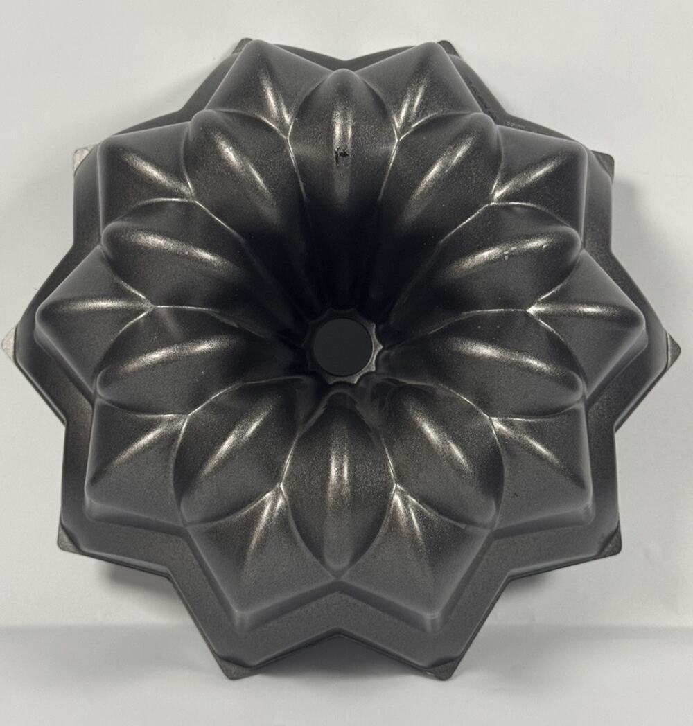Vintage Nordic Ware Star Bundt Cake Pan Heavy-Cast Aluminum Bakeware U.S.A